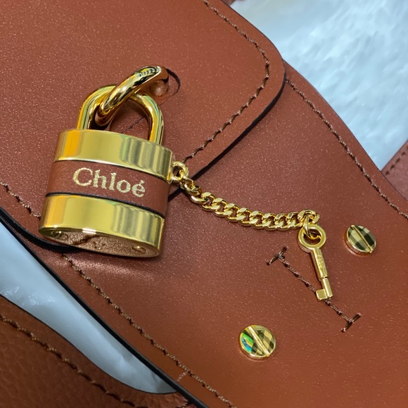 Chloe - Picture 4 of 7